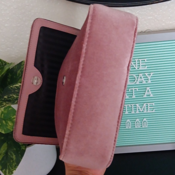 Nwt Victoria's Scret Pink Velvet Purse with Chain Strap - Picture 5 of 8